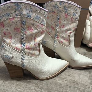 Altar’d State Women’s size 7.5 floral print booties